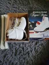 Girls Insulated Figure Skates plus Blade Protectors- Brand New sz 2