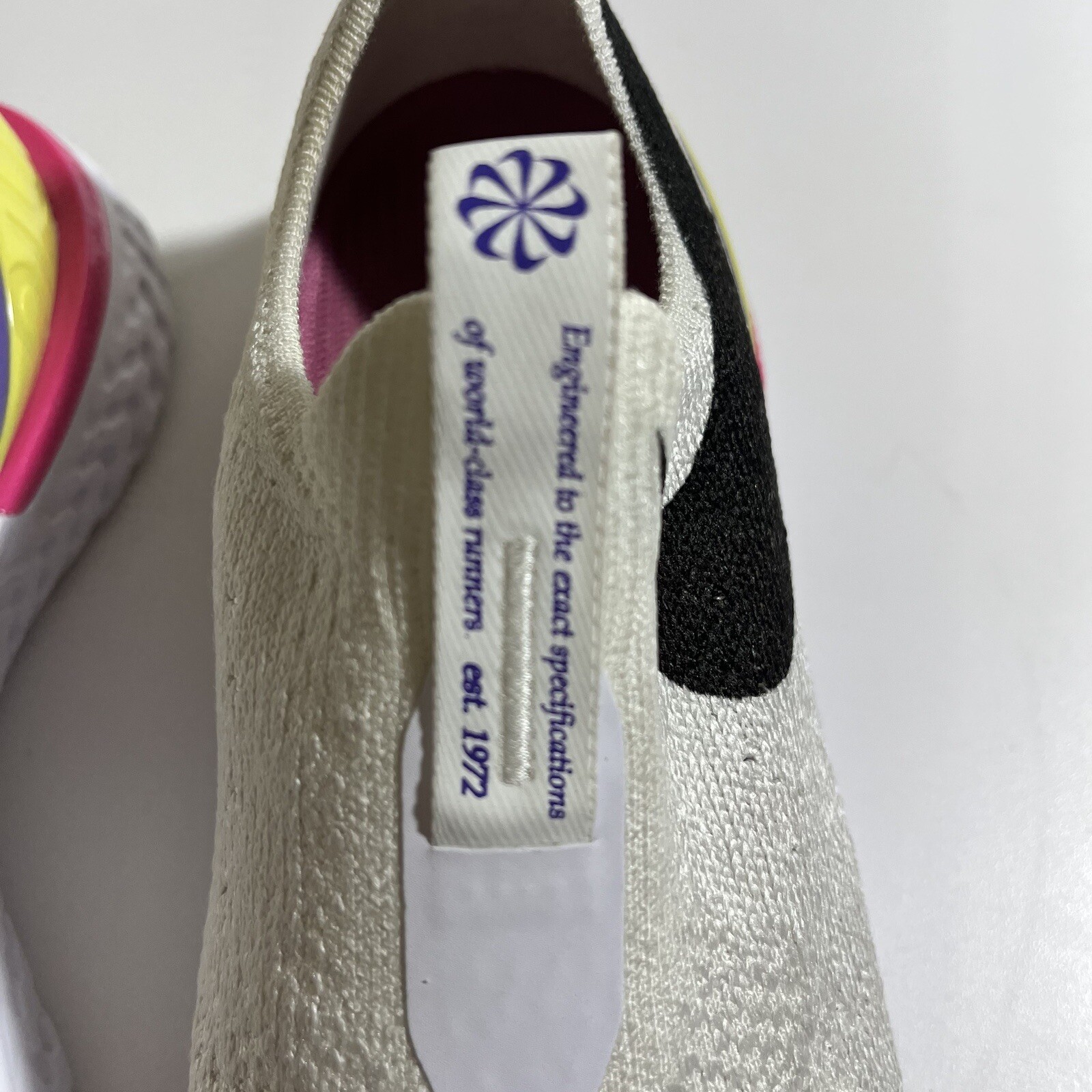 Nike Epic Phantom React Flyknit Shoe White Laser Fuschia Women's 6.5 image 5