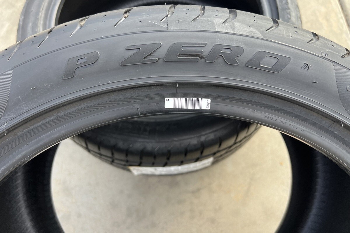 305/35ZR20 104Y PIRELLI P-ZEROピレリピーゼロ　2本 SET OF TWO BRAND NEW 305/35ZR20 (104Y) Pirelli P Zero PZero
