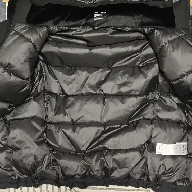 Arc'teryx Men's Padded Jacket, Excellent Condition thumbnail 4