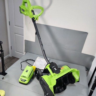 Earthwise 40V 16'' Snow Thrower w/ Charger No Battery SB74016
