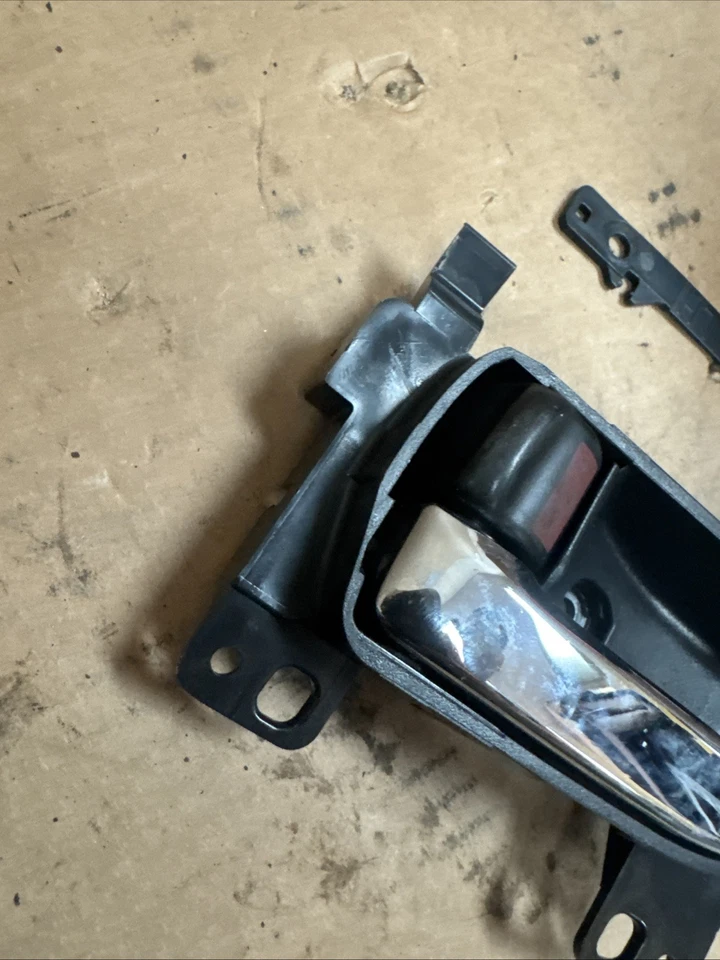 Оригинальная внутренняя дверная ручка в сборе со стороны водителя левая 0016 для Subaru Impreza 2012-2016 годов выпуска - Изображение 2 из 4