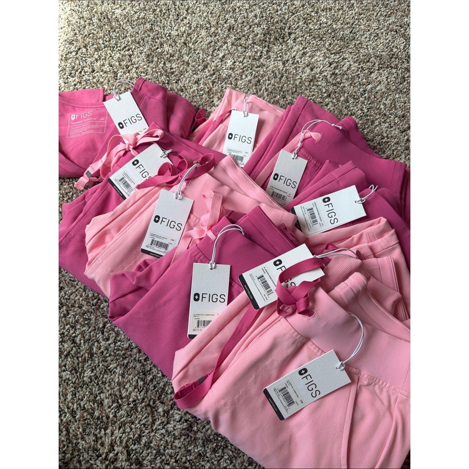 ✨NWT~FIGS Scrubs 😍🩷✨ image 2