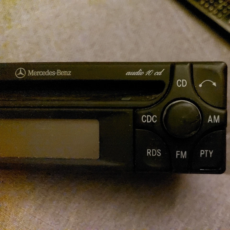 Mercedes Benz CD-Radio MF2910 - Bild 2 von 4