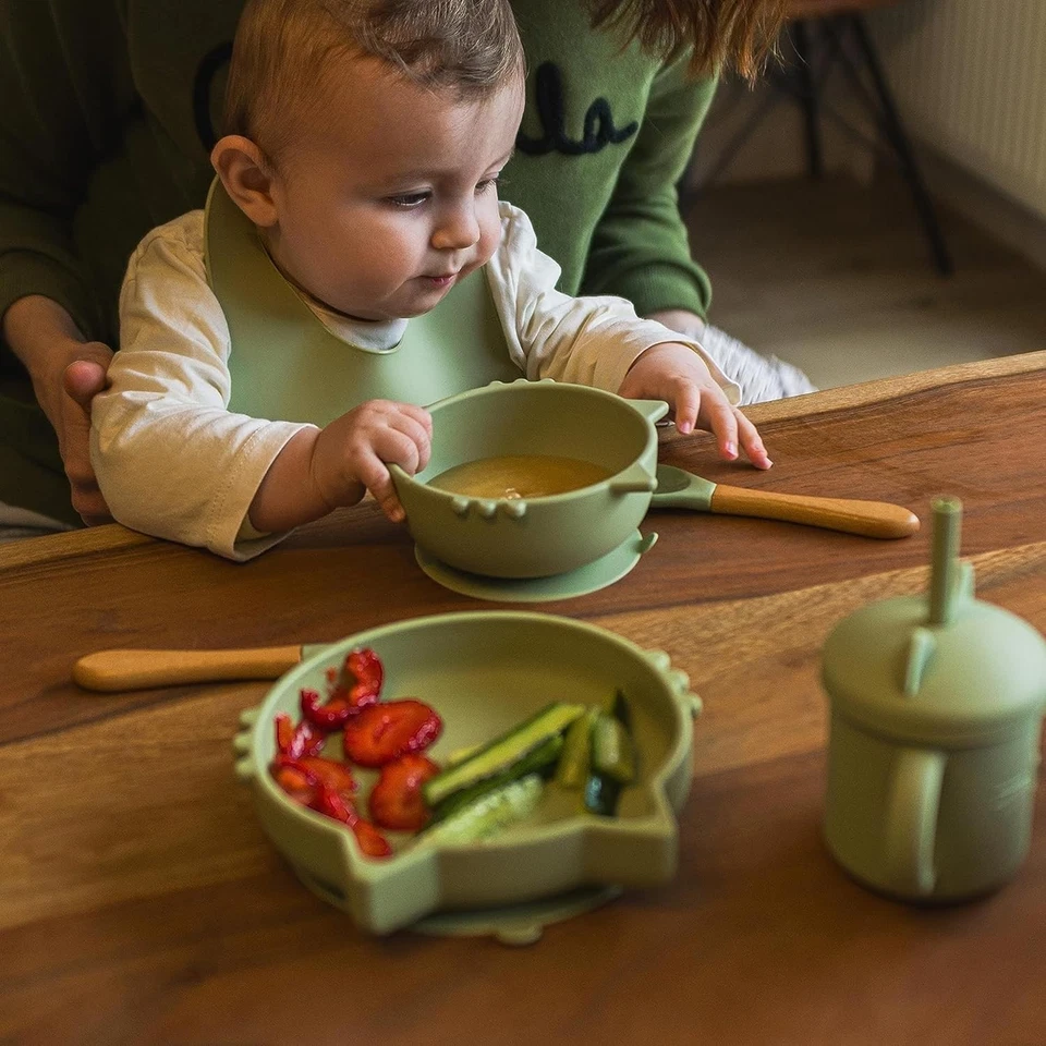 Geschirrset für Kinder Schüssel Becher Lätzchen Löffel Gabel Grün - Bild 3 von 4