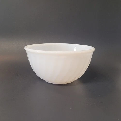 Vintage Anchor Hocking Fire King Swirl White Milk Glass Mixing Bowl 7”