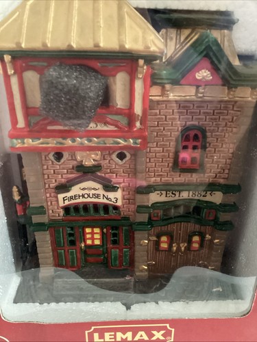 Lemax 2005 Christmas Village Firehouse Station Lighted Building No. 3 Boxed New - Picture 2 of 8