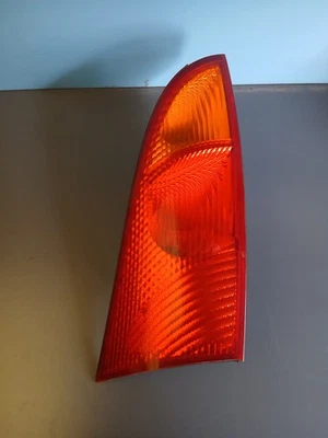 Ford Focus 1 / Feux arrière Droit (passager) / xs4113404ad - Photo 1/3