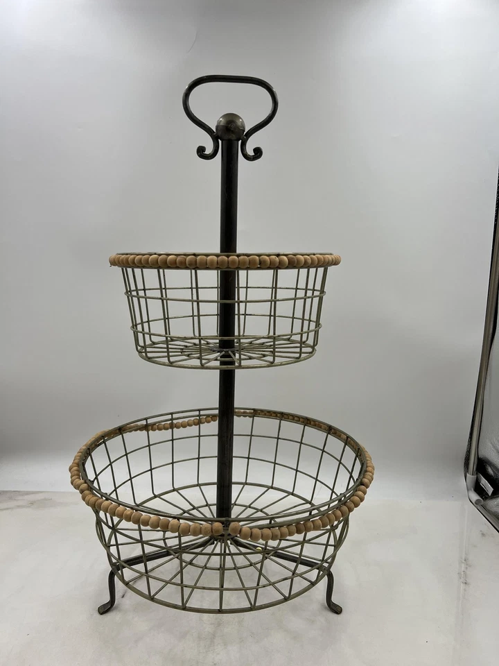 Organizador de cocina de granja con soporte de cesta de alambre de metal de 2 niveles con cuentas de madera Stora Foto 3 de 4