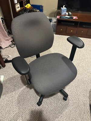 Comfortable Swivel and Height Adjustable Office Chair
