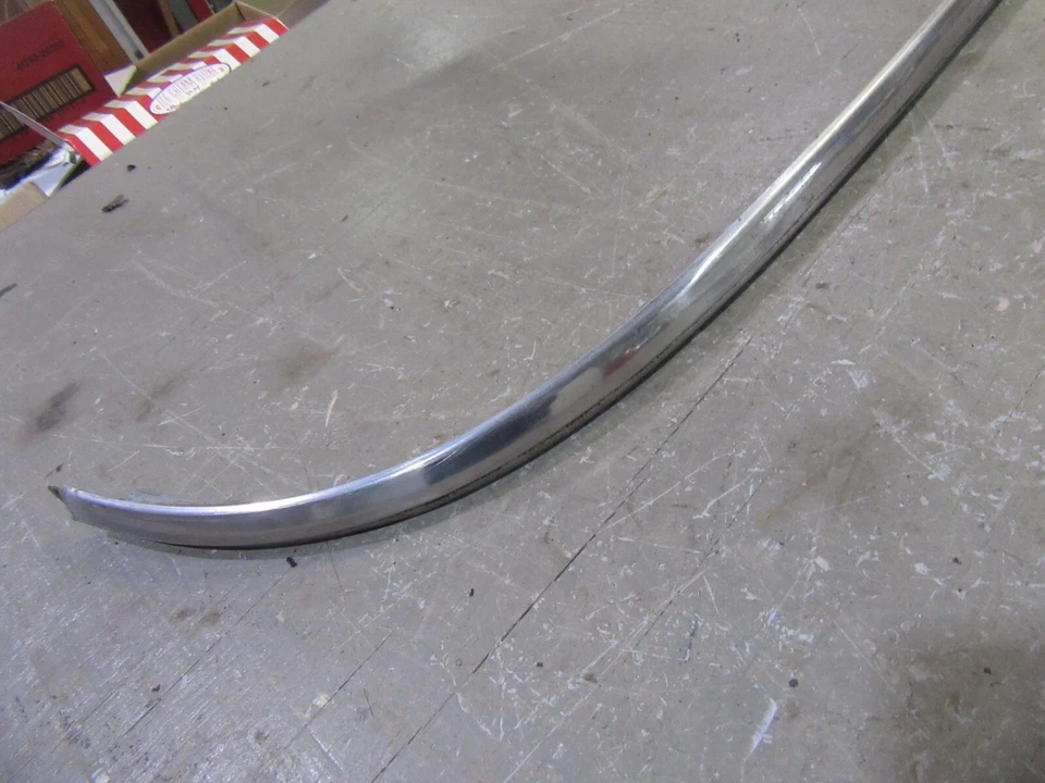 Ford Mainline Customline 1956 sedán ventana exterior trasera molduras superior Foto 2 de 4