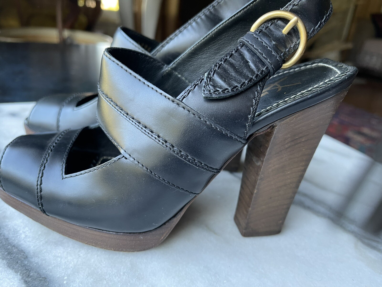 SAINT LAURENT Tacchi posteriori imbracatura vintage YSL in pelle nera punta aperta 35 5