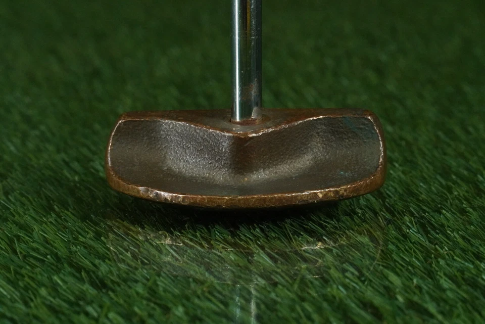 VINTAGE & RARE LETS FACE IT "IT'S IN" FACE THE HOLE SIDE SADDLE PUTTER 29.5”  - Image 3 of 4