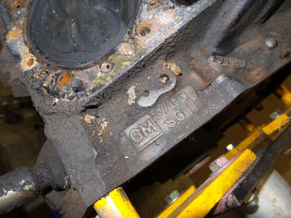 87-92 SBC 350 V8 5,7 L Motor 2 Pernos Principal Bloque Pequeño Chevy GM 14093638 Foto 3 de 4