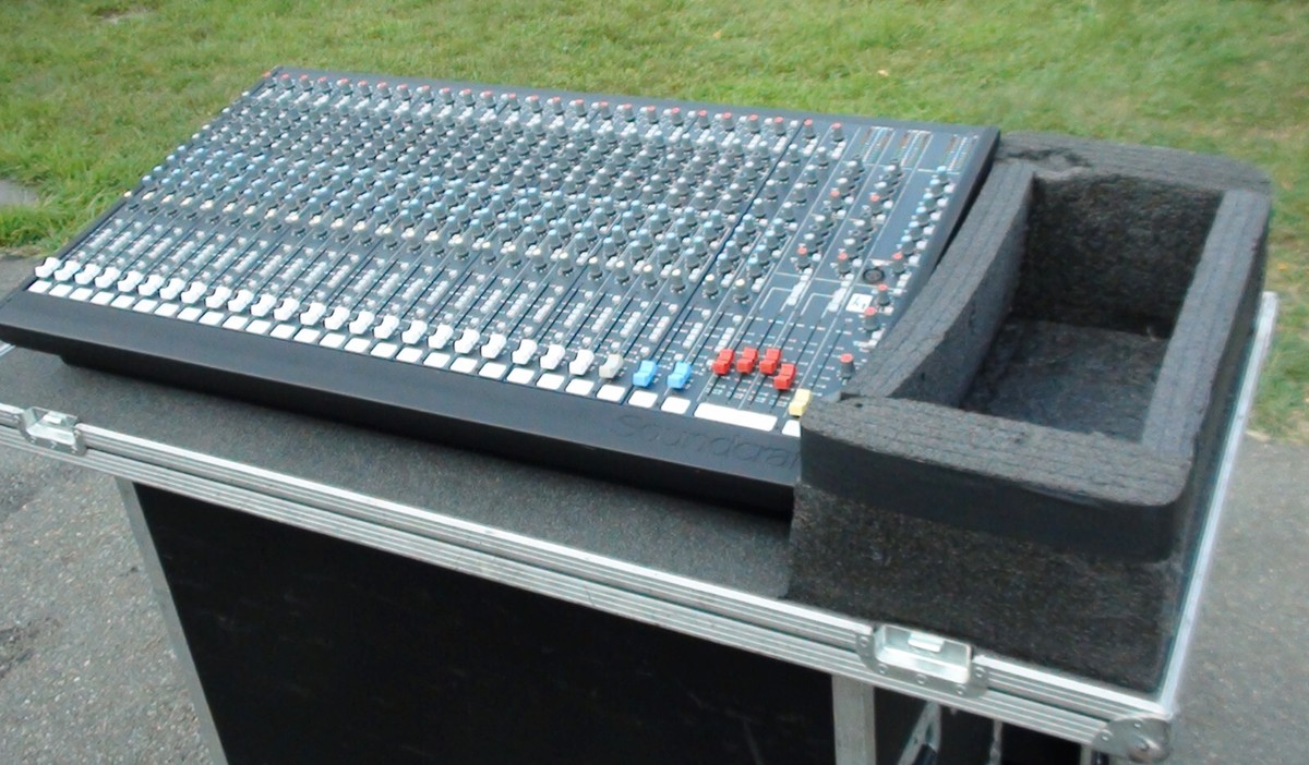 SoundCraft K1 - 24 Channel Mixer, DSP-200 Power Supply, Tour