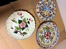 3x Keramik Sammelteller/Wandteller rund mehrfarbig Blumenmotiv gl&auml;nzend