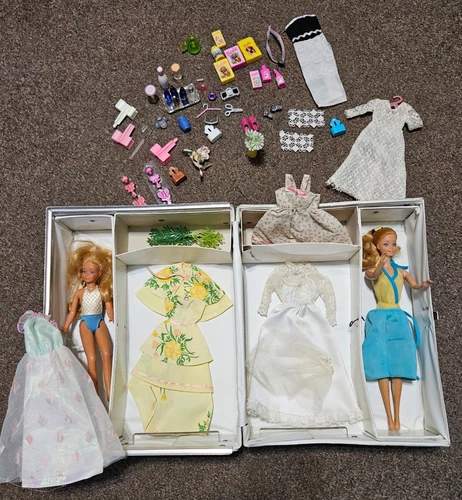 Mattel Barbie Lot 1968 World of Barbie Doll Trunk, Clothing, Accessories 65 PC
