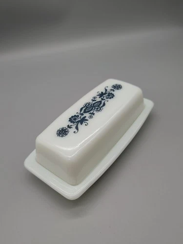 VINTAGE PYREX CORELLE OLD TOWN BLUE ONION COVERED BUTTER DISH  #72-B