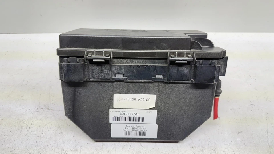 Dodge Caravan Town & Country 2015-19 módulo TIPM caja de fusibles 68105507AC OEM Foto 4 de 4