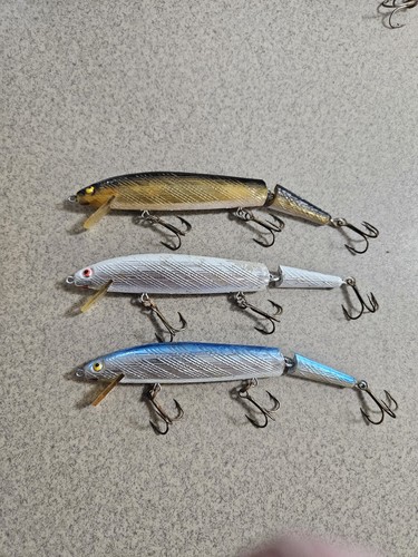 062525 VINTAGE REBEL NATURALIZED BAS FLOATER MINNOW LURE 5-3/8  LOT A