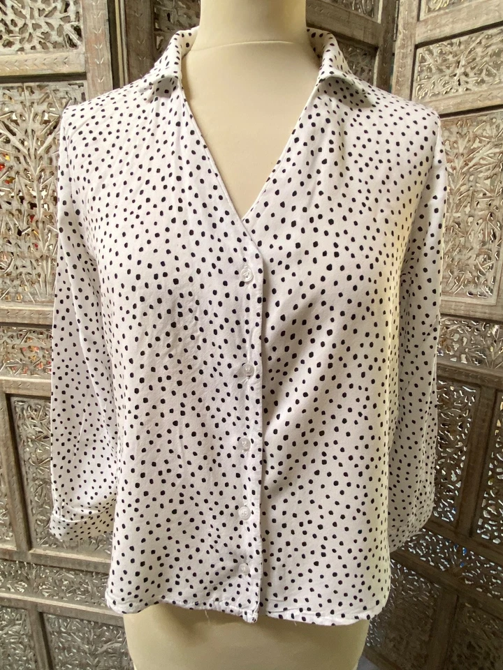 Chemise femme S blouse PULL & BEAR viscose imprimé pois noir & blanc - Photo 1/4