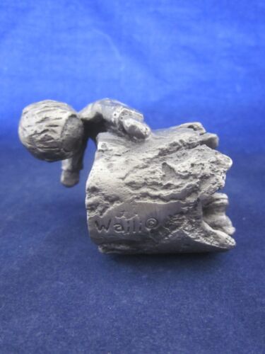 HUDSON PEWTER Walli Ortman #064 Peek-a-Boo Boy Log Frog - Picture 2 of 7