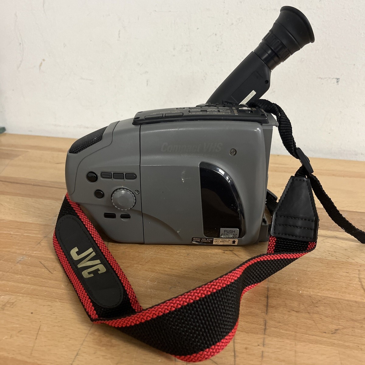 JVC GR-AX25U Camera Recorder Player Videomovie NO Battery JVC GR-AX25U Camera Recorder Player Videomovie NO Battery