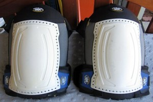 DEAD ON Professional Hard Cap Knee Pads Black/White ~ 1 Pair ~ SALE!