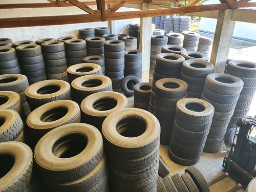 USED TYRES EXPORT 315/70R22,5 Gebrauchtreifen für Export - Afbeelding 1 van 5