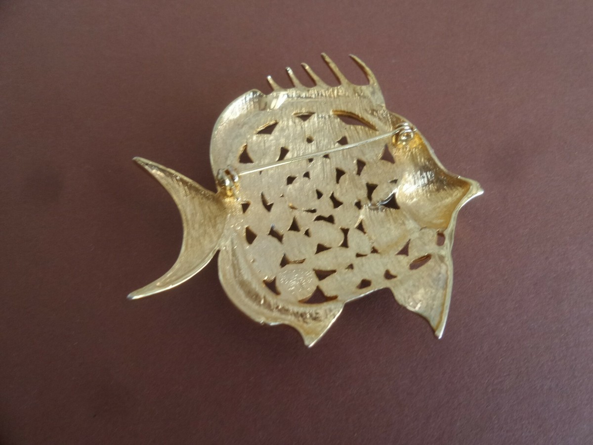 Broche Poisson Vintage - Bijou Pin En Métal Avec Verre Et Strass - Occasion