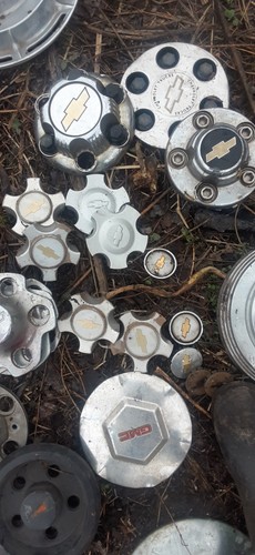 14" HUBCAPS - Picture 13 of 14