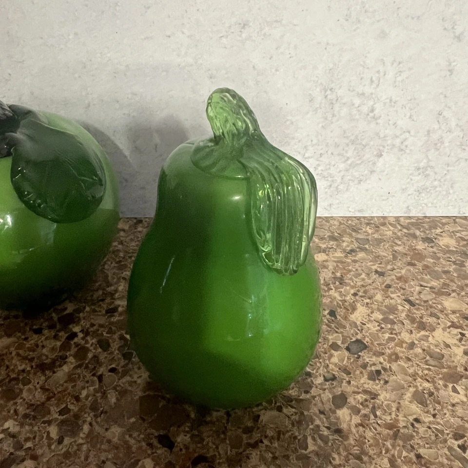 Pisapapeles de vidrio soplado a mano verde manzana y fruta pera hoja verde estilo morano Foto 4 de 4