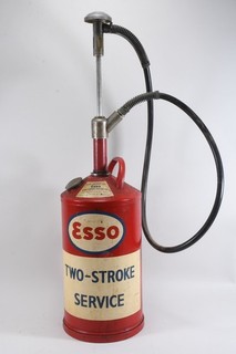 O71A13 Esso Two Stroke Service Ölspender Vintage