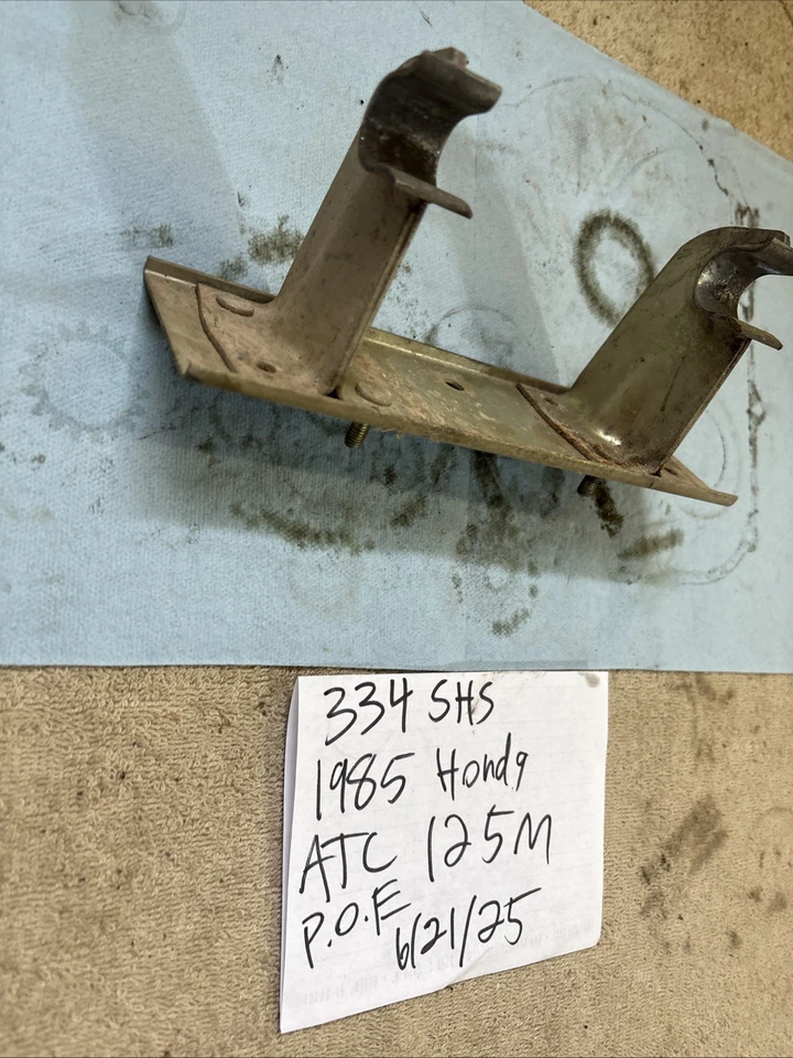 Honda ATC 125M 1985 soporte de cierre de asiento 334 Foto 2 de 4