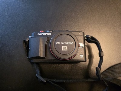 Olympus Pen E-PL6 Body Only with SD Card Flash Etc. Check Description