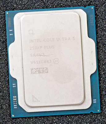Intel Core  Ultra 5 250KF Plus 18-Kern CPU, Sockel 1851, Tray, Riss!