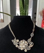 Fashion Necklace Gold Tone Flower Lace Statement Choker Vintage Victorian Style