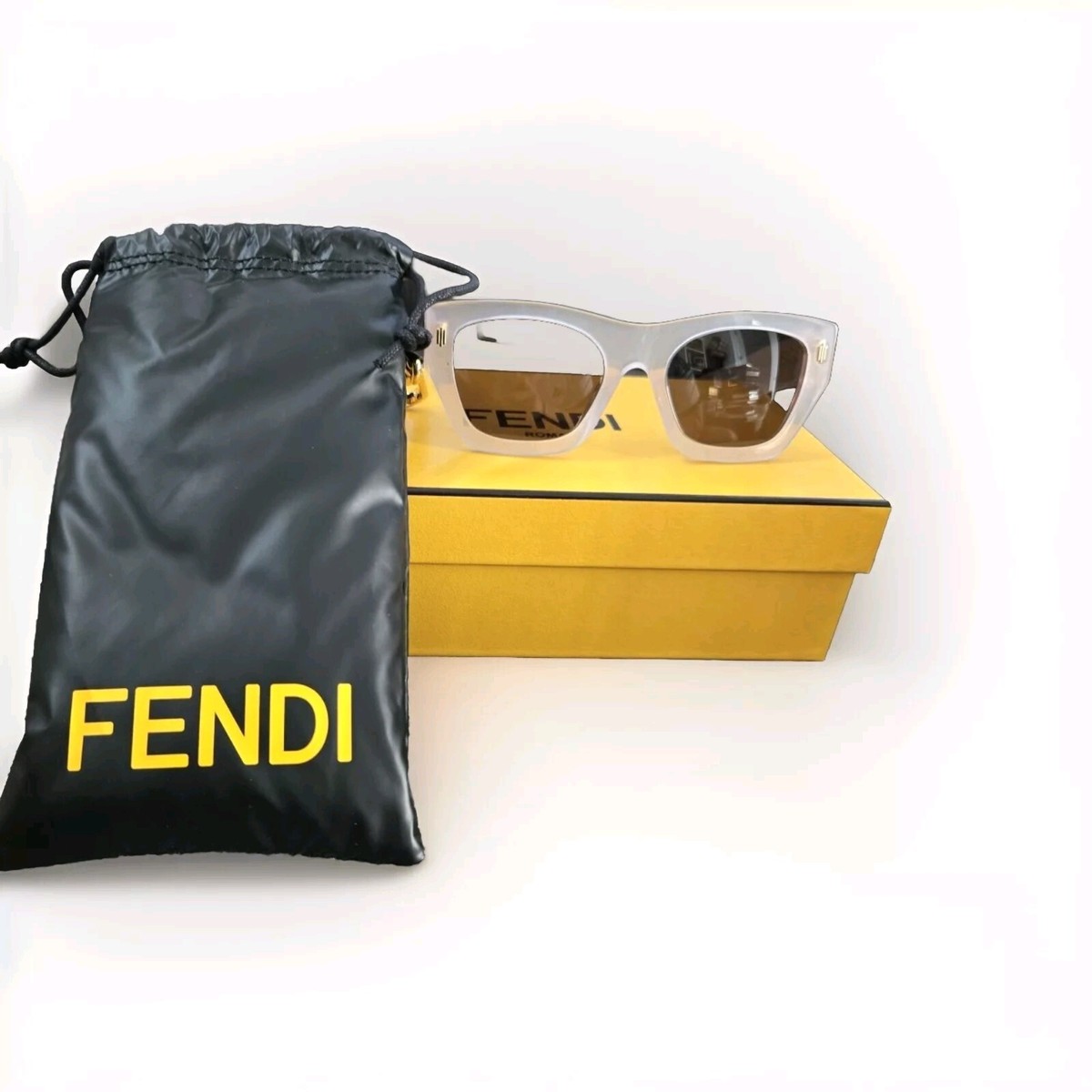 ⭐︎FROM JAPAN⭐︎ Brand New FENDI Sunglasses FE 40100I 21E White Pearl/Dark
