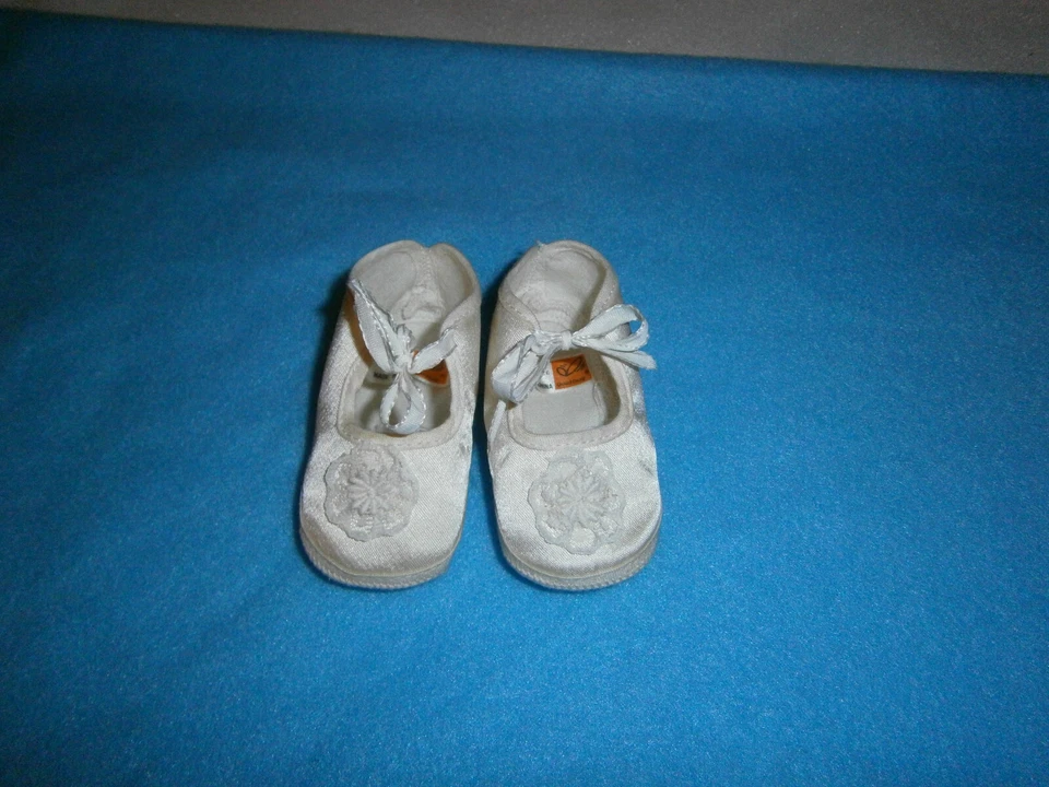 Gold Bug Infant Shoe, size 1 - Image 3 of 4
