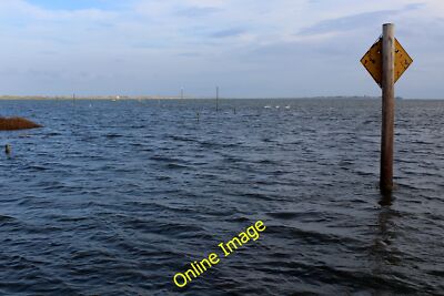 Foto 12x8 Lindisfarne Causeway at High Tide Beal\/NU0642 A Spring Tide as c2014