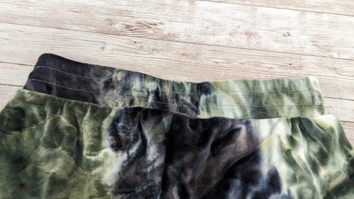Freshman Girls Size S Green Black Flat Front Tie Dye Elastic Waist Sweat Shorts - Picture 6 of 9