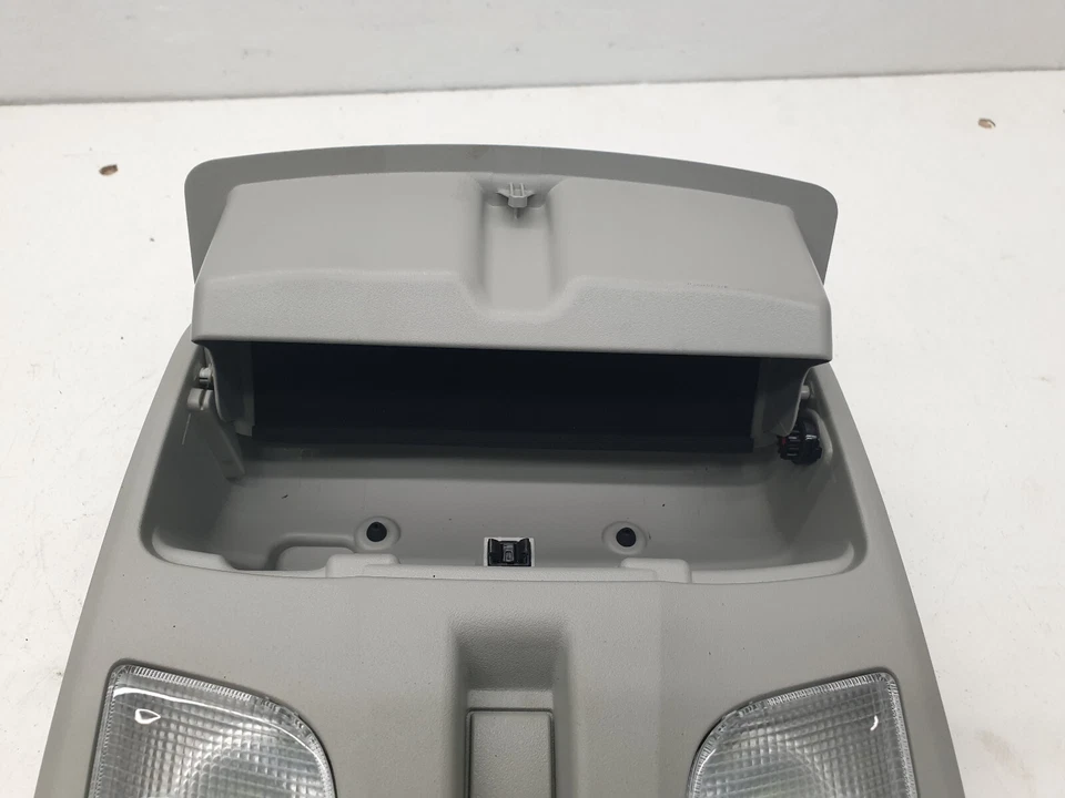 Luz de techo interior delantera OEM 36230-63T00 SUZUKI SX4 S-CROSS MK3 JYB 2024 Foto 4 de 4