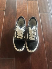 Vans - Classic iconic sneaker (9.5)