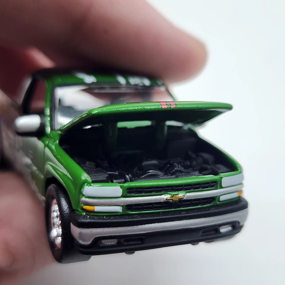 Chevy Silverado 1999 azul suelto Johnny Lightning 1:64 Marvel Spider-Man: azul Foto 4 de 4