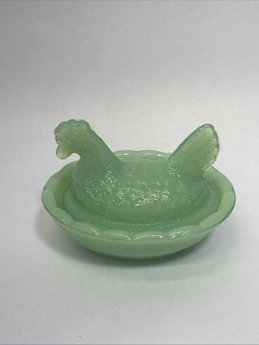 VINTAGE MINI JADEITE GREEN GLASS HEN ON NEST/BASKET SALT CELLAR DISH FARM