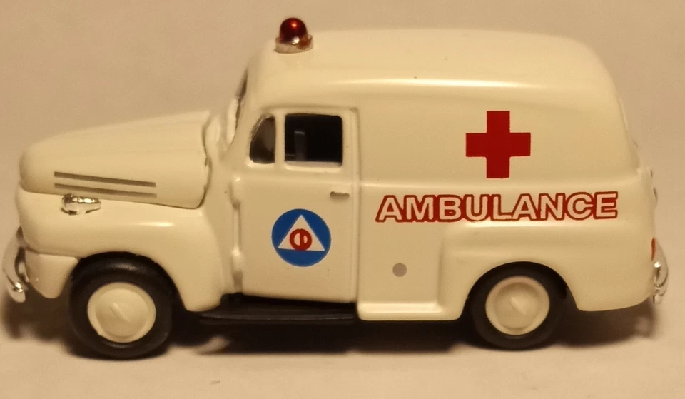 Camión ambulancia con panel de entrega Ford F-1 1948 mini metales CMW escala HO 1/87 Foto 3 de 3