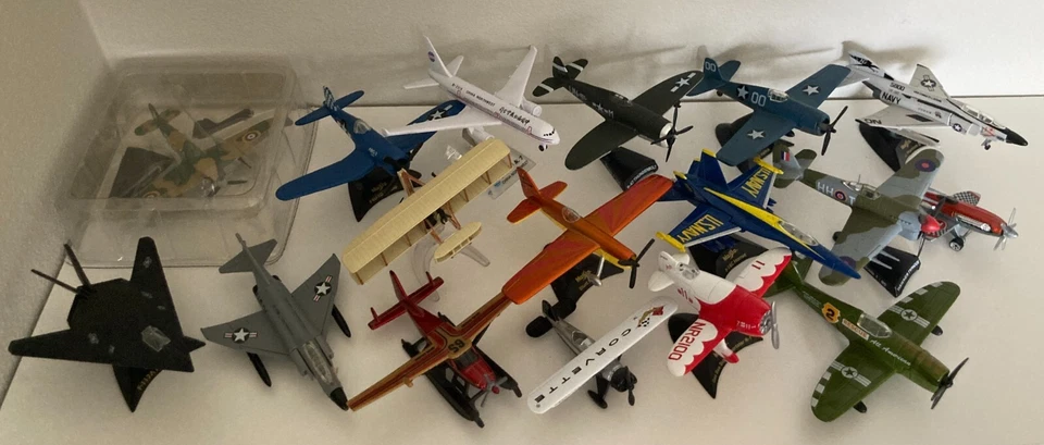 Aviões/corgi/caixa de engrenagens de metal fundido e muito mais com selos postais Maisto (lote de 17) - Imagem 3 de 4