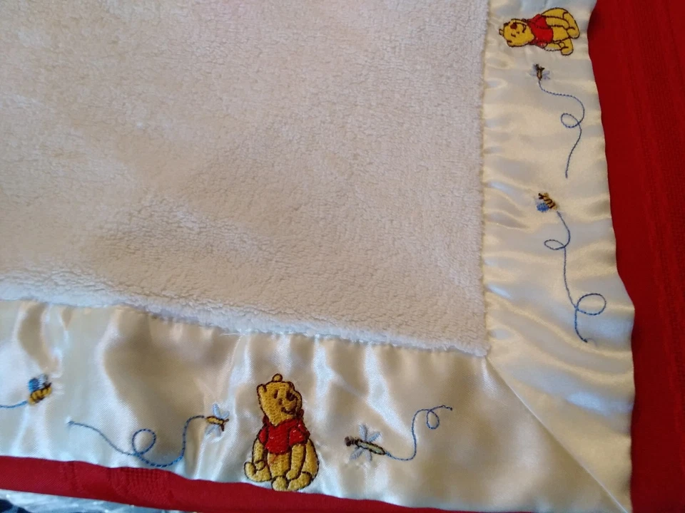 Manta De Colección Disney Winnie the Pooh Bebé Felpa Bordada Borde Satinado y Espalda Foto 2 de 4