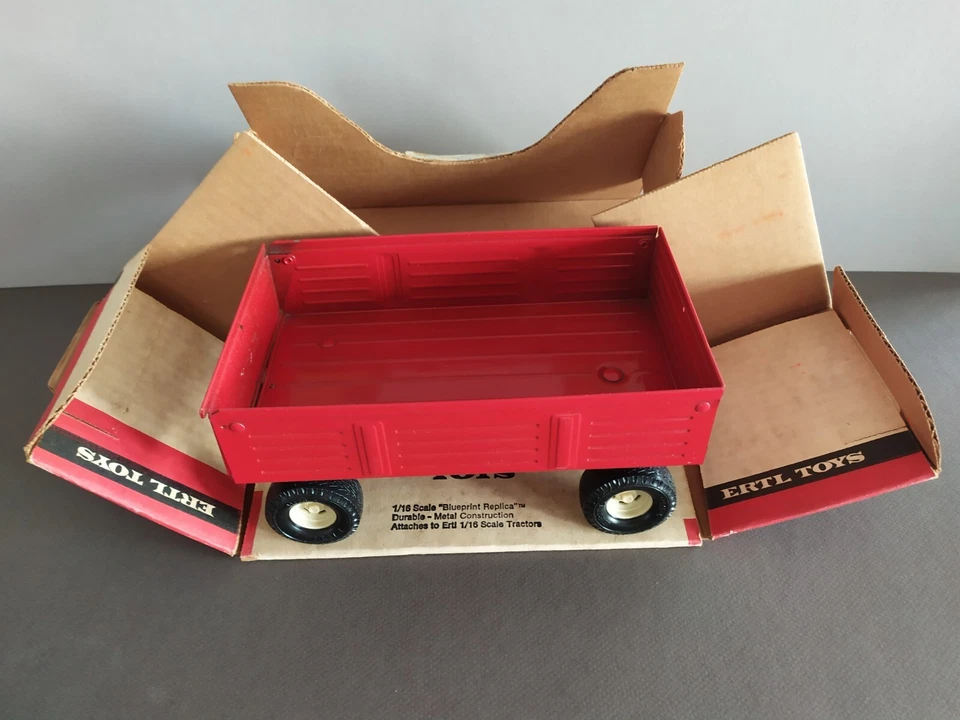 ERTL TOYS INTER. FERME BARGE WAGON IH 1/16 Ref 493 Made in USA vintage Britains - Photo 3/4