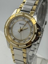 Reloj Bulova 98P140 Cristal de Zafiro 12 Diamantes Esfera MOP Dos Tonos Acero ST 32mm